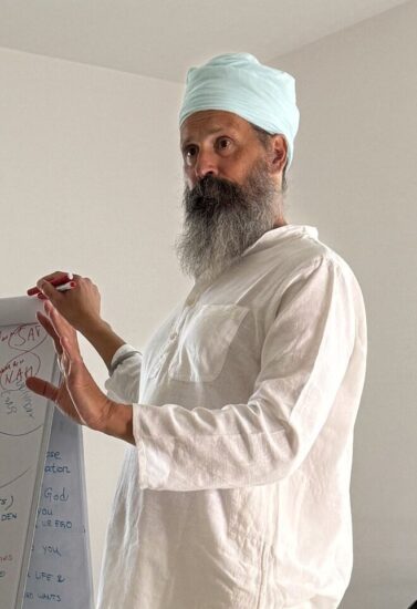 Sadhana Singh nemzetközileg elismert kundalini jóga tanító